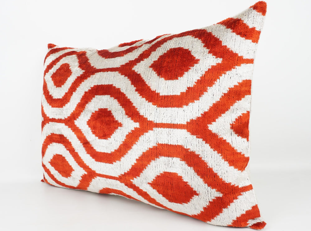 Silk/Velvet Kissenhülle 40x60cm Geometrische Rauten- und Sechseckformen Orange und Weiß