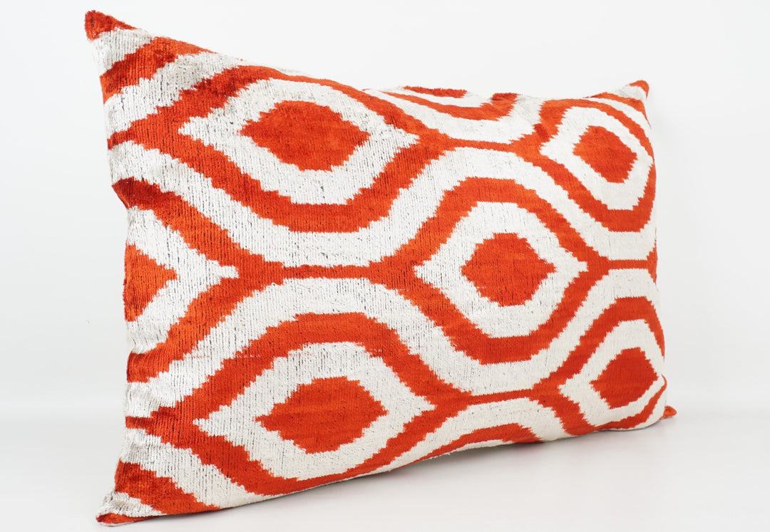 Silk/Velvet Kissenhülle 40x60cm Geometrische Rauten- und Sechseckformen Orange und Weiß