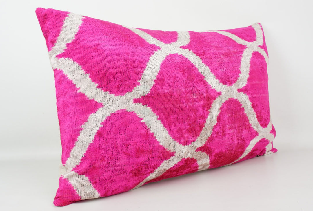 Silk/Velvet Kissenhülle 40x60cm – ovale und rauten-artige bögen in Pink und Weiß
