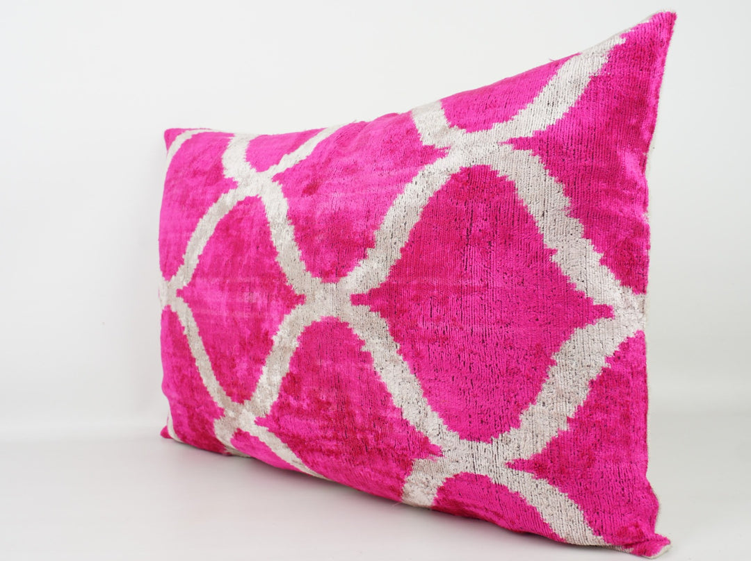 Silk/Velvet Kissenhülle 40x60cm – ovale und rauten-artige bögen in Pink und Weiß