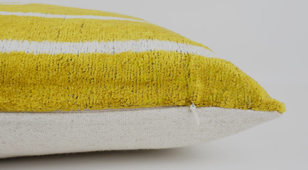 silk-kissen 40x60 cm in lemon-gelb und  weiß 