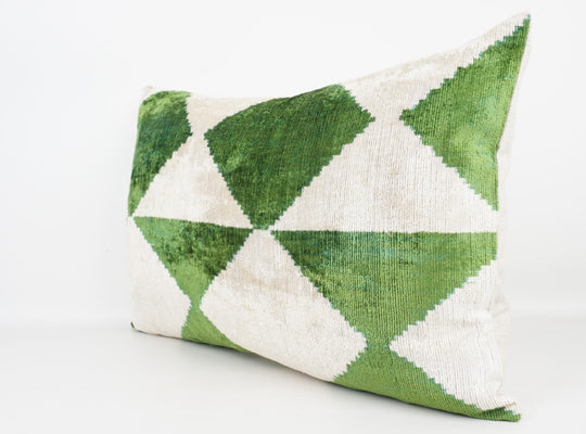 Seidenkissen 40x60 cm mit Geometrie in Grün und Weiss