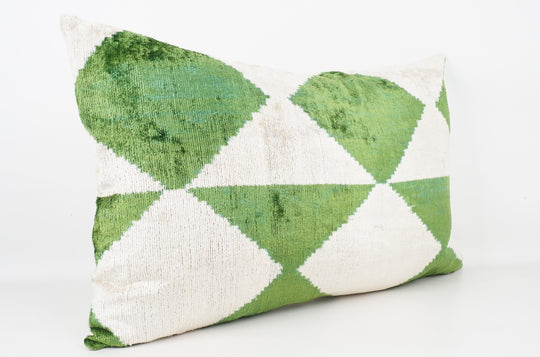 Seidenkissen 40x60 cm mit Geometrie in Grün und Weiss