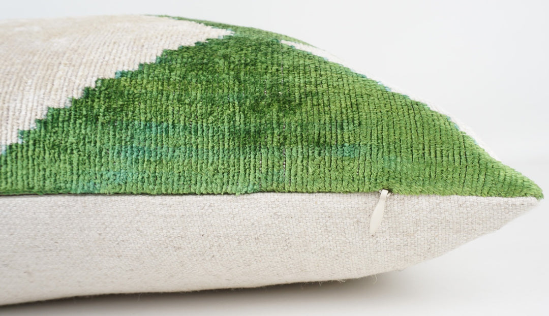 Seidenkissen 40x60 cm mit Geometrie in Grün und Weiss