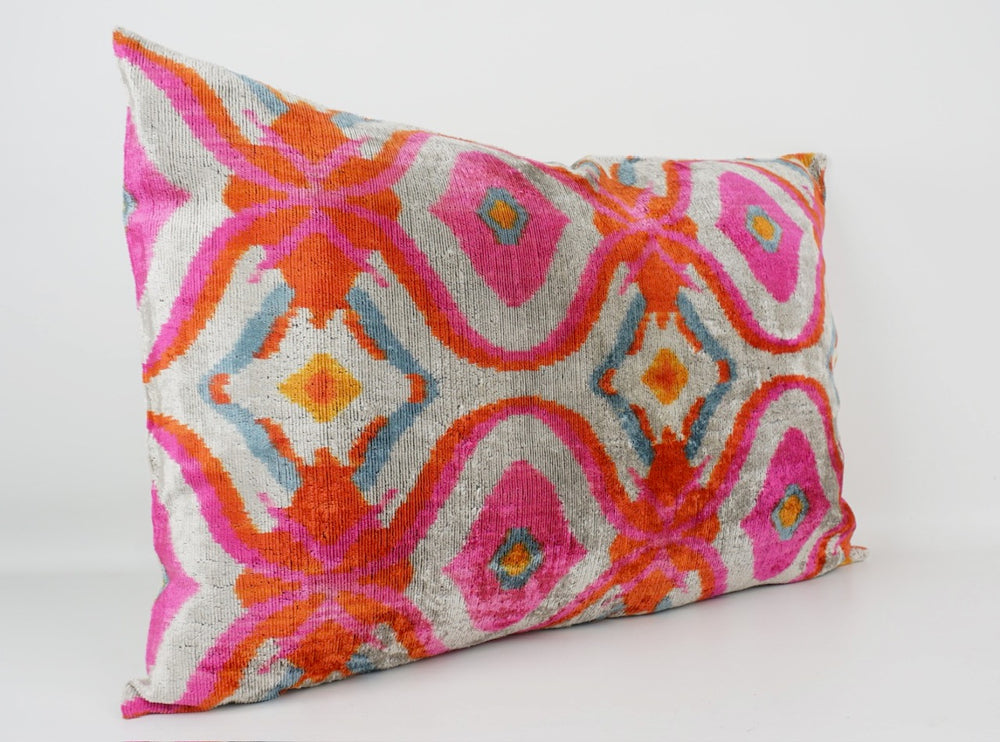 Silk/Velvet Kissenhülle 40×60 cm – Ikatmuster offwhite-pink-multicolor