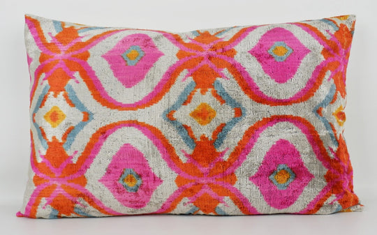 Silk/Velvet Kissenhülle 40×60 cm – Ikatmuster offwhite-pink-multicolor