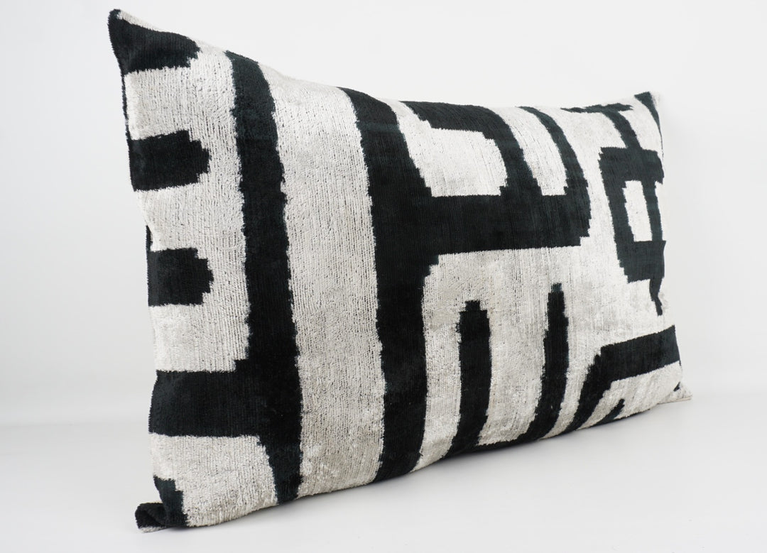 Silk/Velvet Kissenhülle 40x60cm Grafik-Maze Offwhite-Schwarz