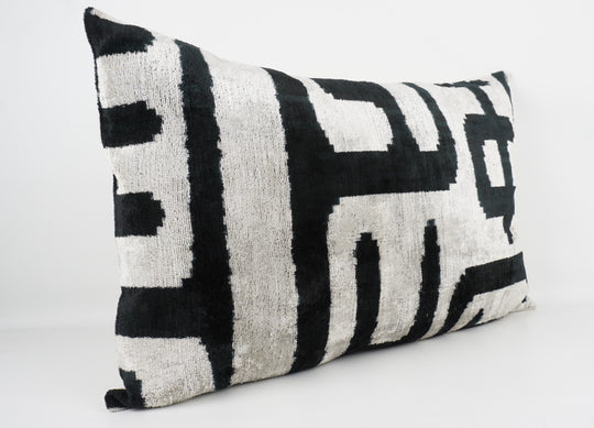 Silk/Velvet Kissenhülle 40x60cm Grafik-Maze Offwhite-Schwarz