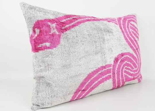 Silk/Velvet Kissenhülle 40x60cm mit einem Schlangen-Muster in offwhite-pink