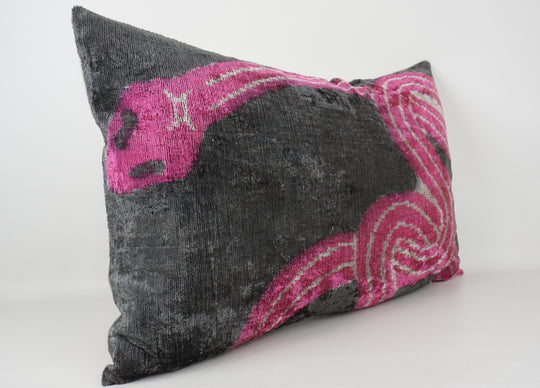 Silk/Velvet Kissenhülle 40x60cm mit Schlangenmotiv Grau, Pink &amp; Weiß 