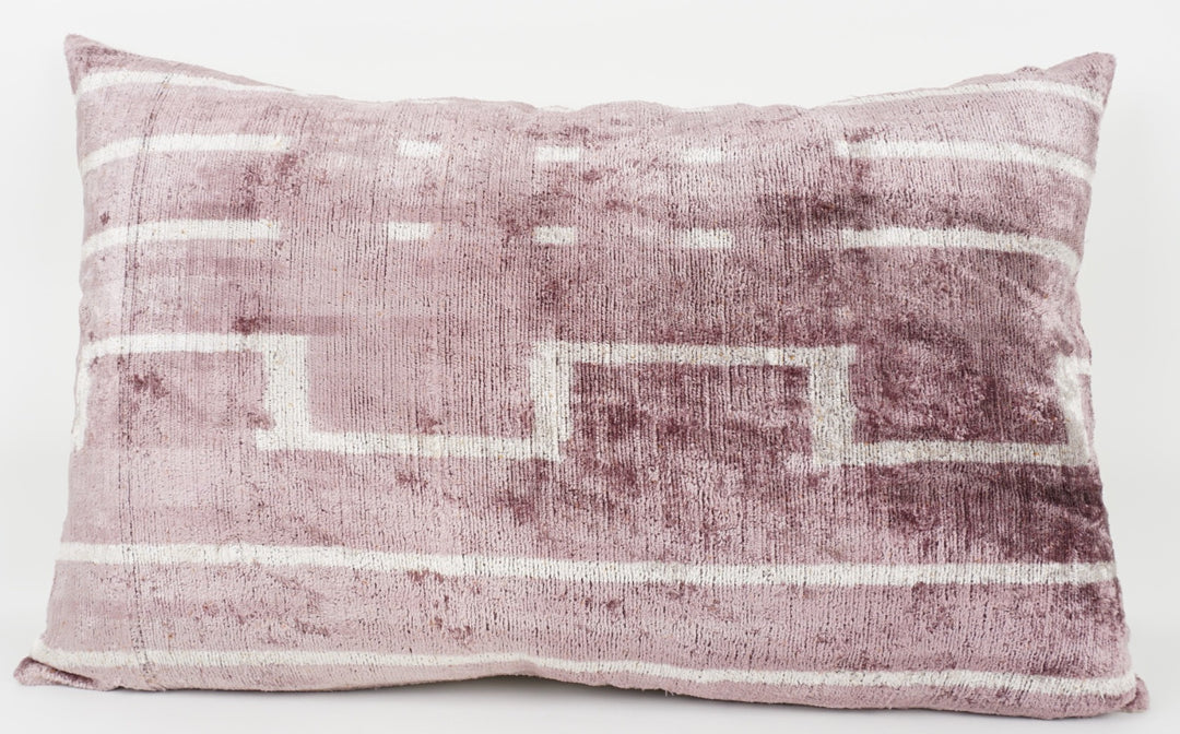 Silk/Velvet Kissenhülle 40x60cm mit Linien-Grafik in rose, offwhite