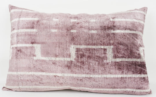 Silk/Velvet Kissenhülle 40x60cm mit Linien-Grafik in rose, offwhite