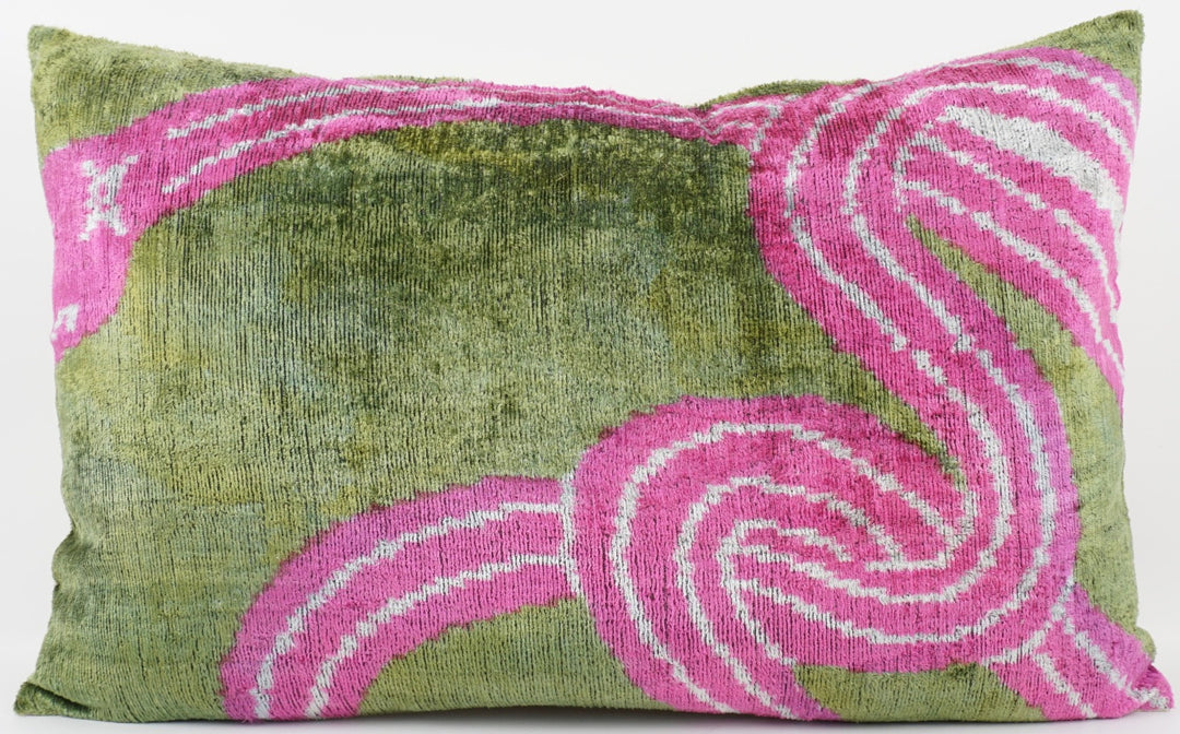 Silk/Velvet Kissenhülle 40x60cm mit einem Schlangen-Muster in grün-pink