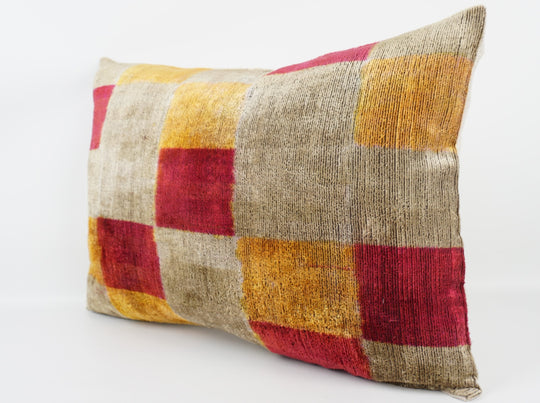 Silk/Velvet Kissenhülle 40x60cm mit einem Karo-Muster in gelb, taupe, rot