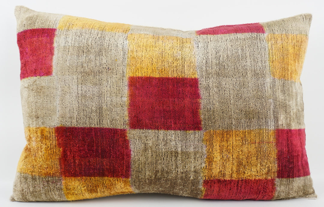 Silk/Velvet Kissenhülle 40x60cm mit einem Karo-Muster in gelb, taupe, rot