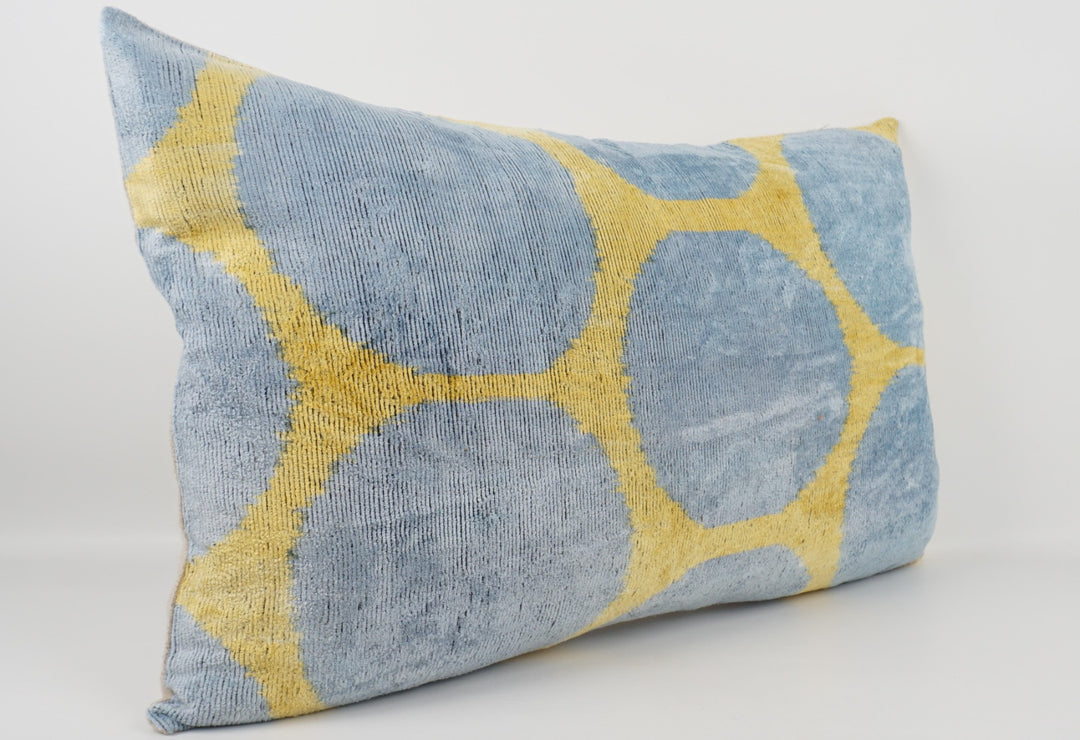 Silk/Velvet Kissenhülle 40x60cm mit Kreisen in Farbe Sky &amp; Butter-yellow