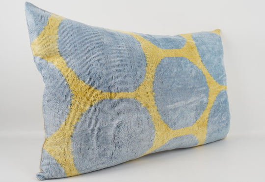 Silk/Velvet Kissenhülle 40x60cm mit Kreisen in Farbe Sky &amp; Butter-yellow