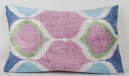 Silk/Velvet Kissenhülle 40×60 cm – IkatMuster Skyblue-Rose-Hellgrün-Offwhite