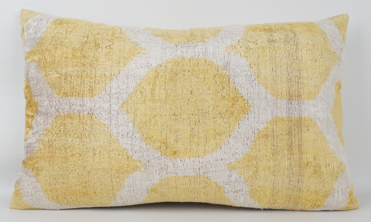 Silk/Velvet Kissenhülle 40×60 cm – Ikatmuster Hellgelb-Zitrone-Offwhite