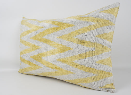 Silk/Velvet Kissenhülle 40×60 cm – ZigZag-Muster in Hellgelb-Offwhite