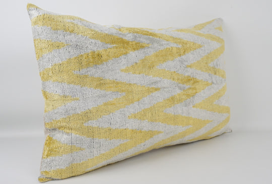 Silk/Velvet Kissenhülle 40×60 cm – ZigZag-Muster in Hellgelb-Offwhite