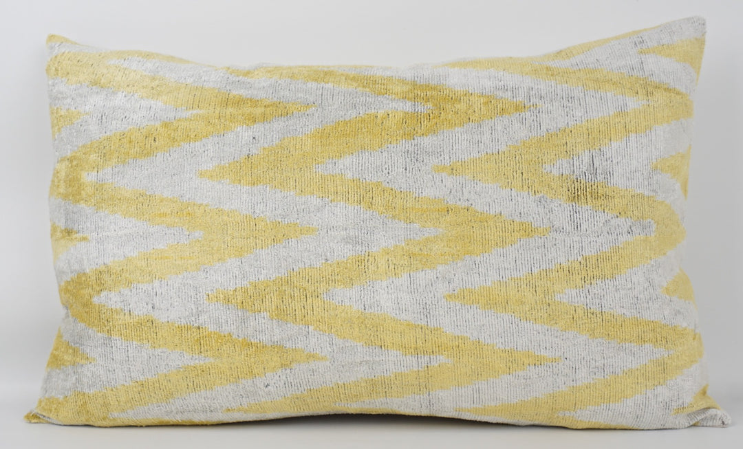 Silk/Velvet Kissenhülle 40×60 cm – ZigZag-Muster in Hellgelb-Offwhite