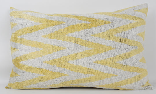 Silk/Velvet Kissenhülle 40×60 cm – ZigZag-Muster in Hellgelb-Offwhite