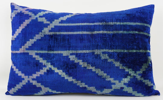 Silk/Velvet Kissenhülle 40x60cm Ikat-Rautenmuster in dunkelblau-aqua