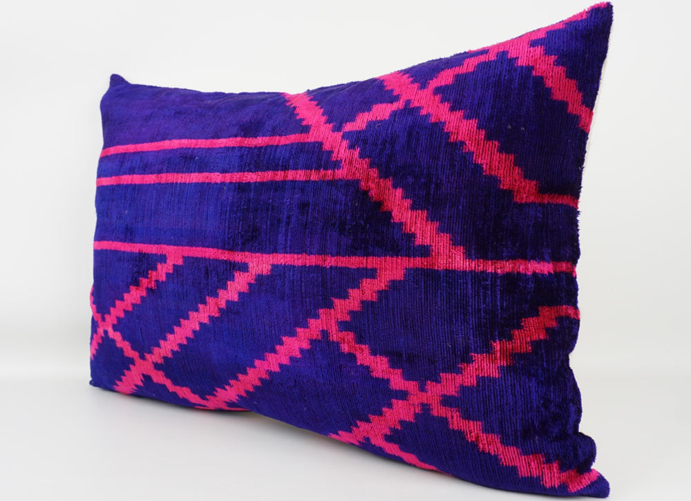 Silk/Velvet Kissenhülle 40x60cm Ikat-Rautenmuster in lila-pink