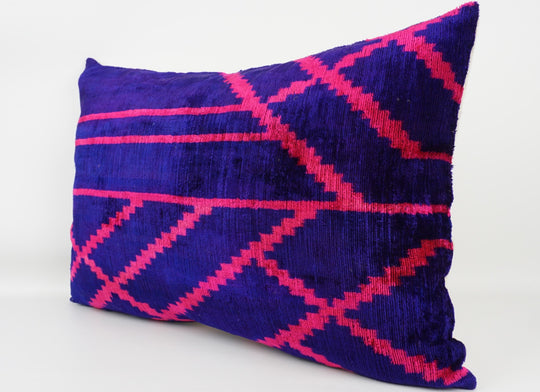 Silk/Velvet Kissenhülle 40x60cm Ikat-Rautenmuster in lila-pink