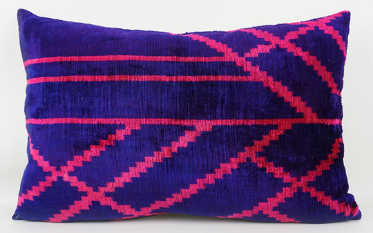 Silk/Velvet Kissenhülle 40x60cm Ikat-Rautenmuster in lila-pink