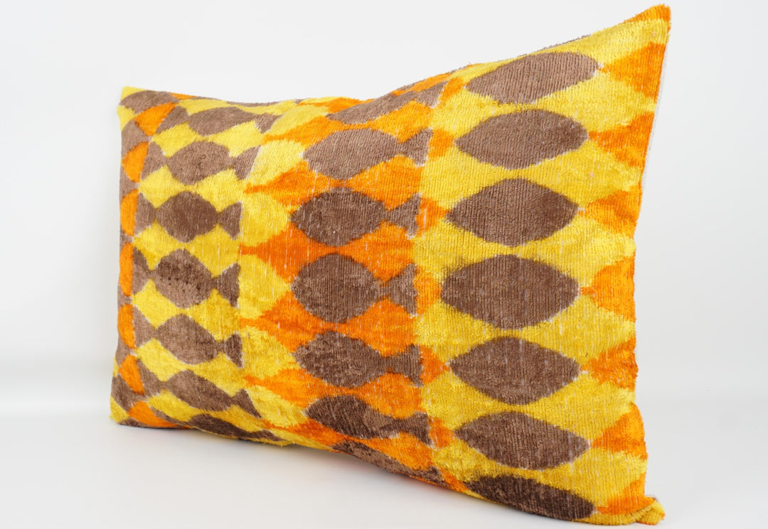 Silk/Velvet Kissenhülle 40x60cm geometrik Retro-Muster gelb-orange-camelbraun