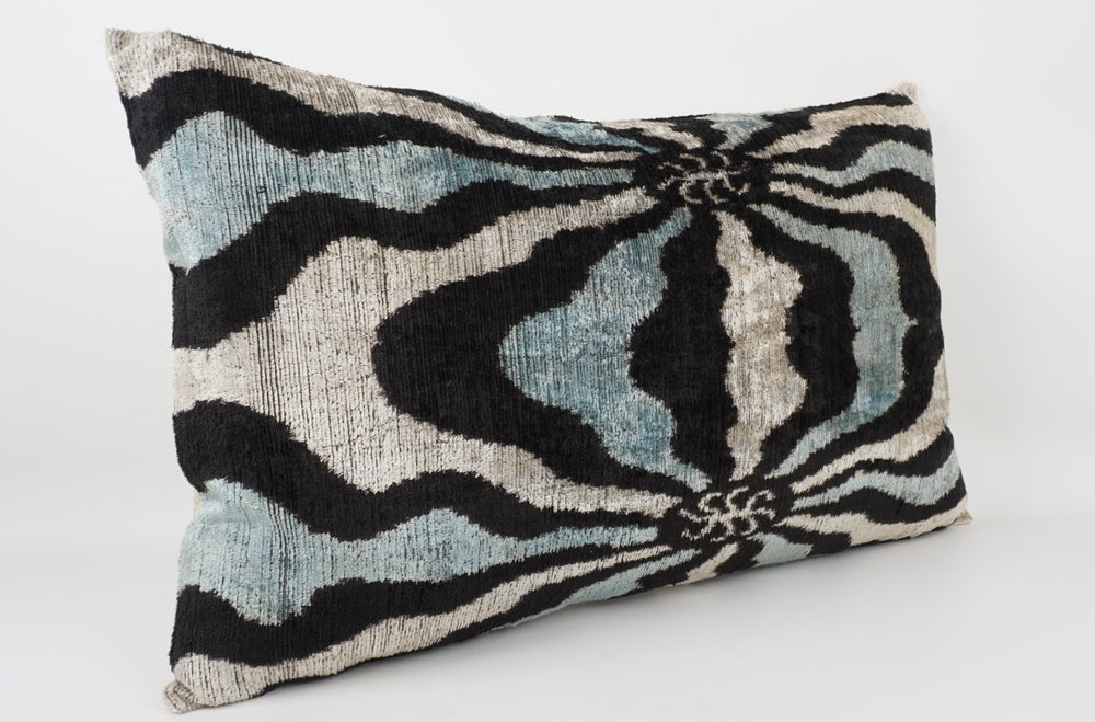 Silk/Velvet Kissenhülle 40x60cm Zebra-Muster aqua-black-offwhite