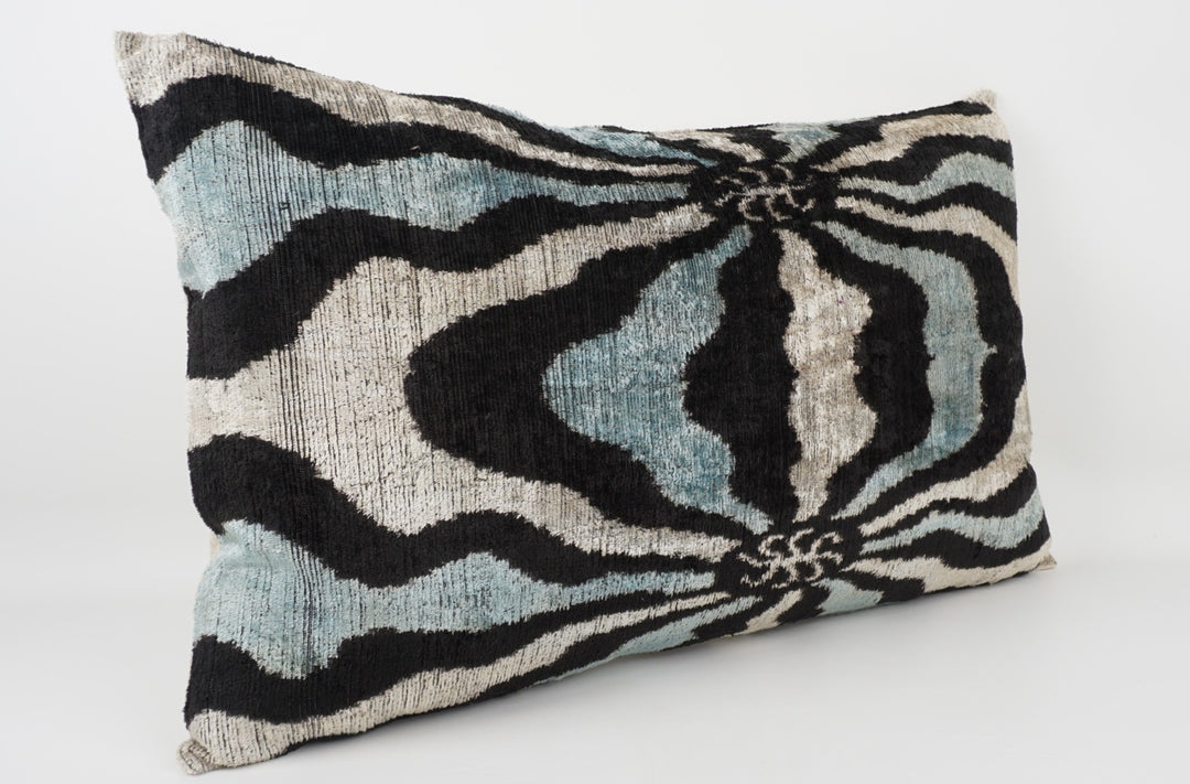Silk/Velvet Kissenhülle 40x60cm Zebra-Muster aqua-black-offwhite
