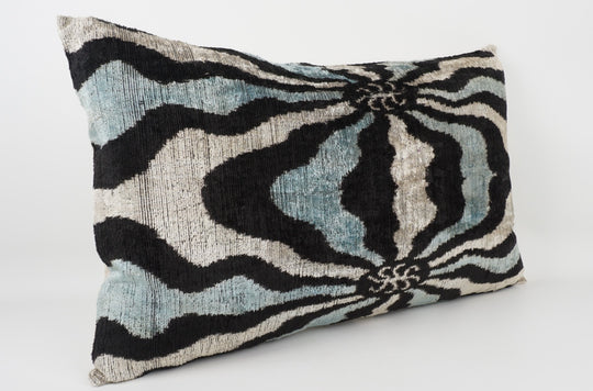 Silk/Velvet Kissenhülle 40x60cm Zebra-Muster aqua-black-offwhite