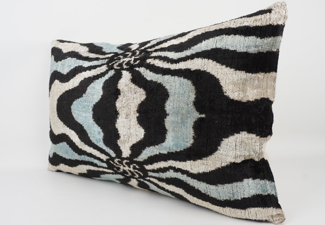 Silk/Velvet Kissenhülle 40x60cm Zebra-Muster aqua-black-offwhite