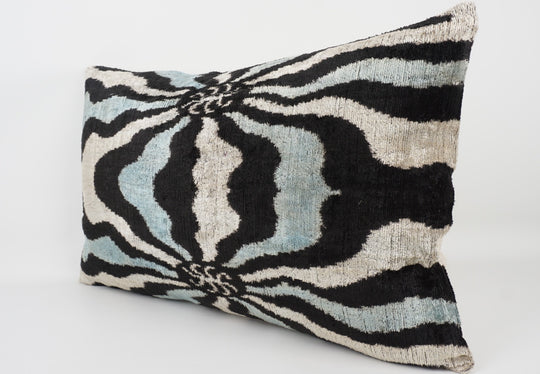 Silk/Velvet Kissenhülle 40x60cm Zebra-Muster aqua-black-offwhite