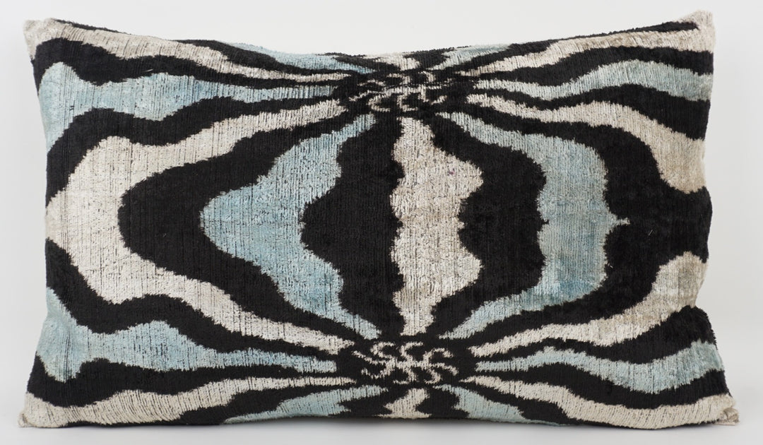 Silk/Velvet Kissenhülle 40x60cm Zebra-Muster aqua-black-offwhite