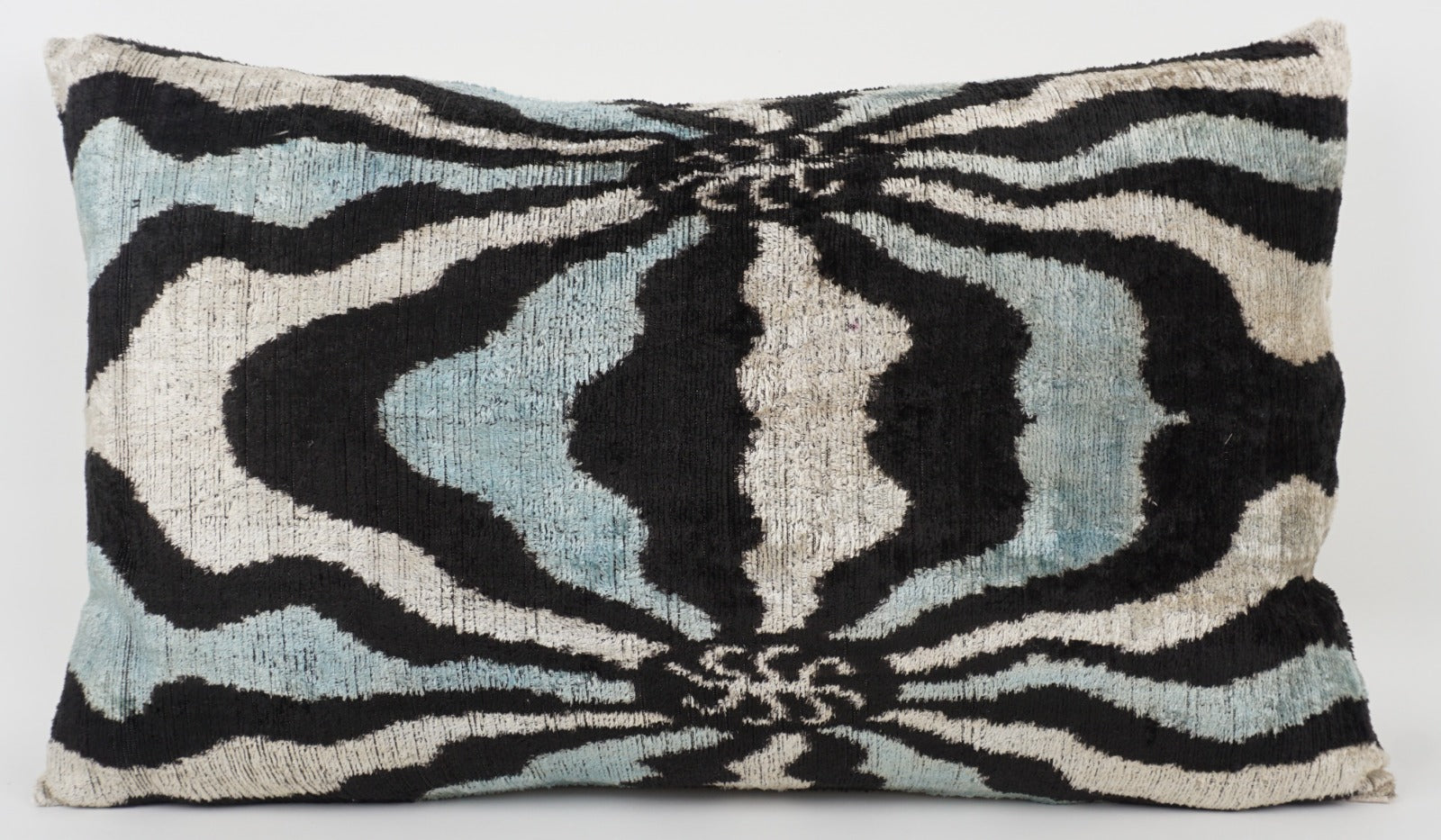 Silk/Velvet Kissenhülle 40x60cm Zebra-Muster aqua-black-offwhite