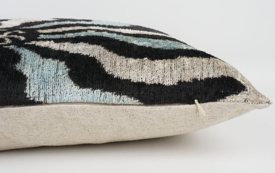 Silk/Velvet Kissenhülle 40x60cm Zebra-Muster aqua-black-offwhite