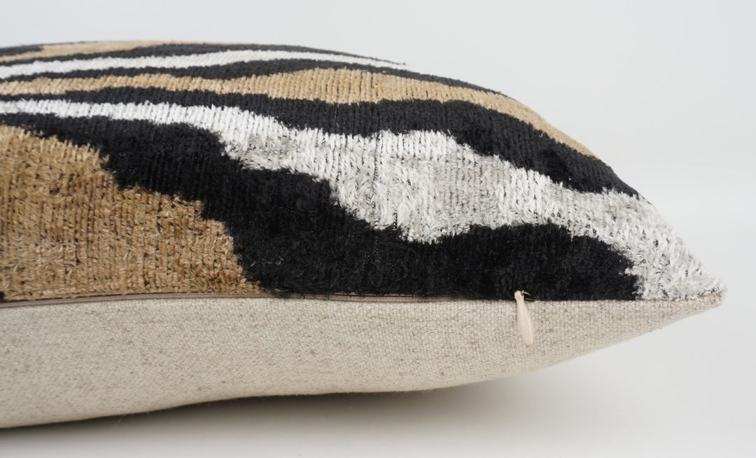 Silk/Velvet Kissenhülle 40x60cm Zebra-Muster coffee-black-offwhite