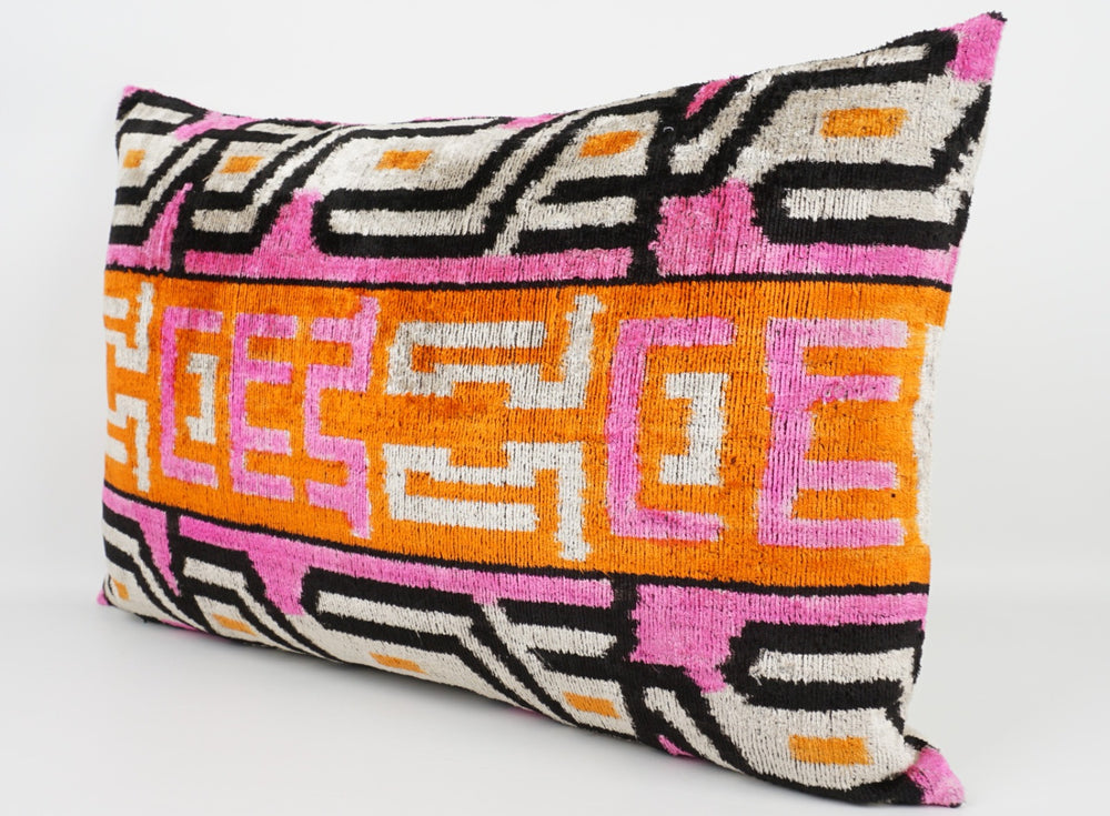 Silk/Velvet Kissenhülle 40x60cm Geometrisches Mid-Century-Muster pink-black-orange-offwhite