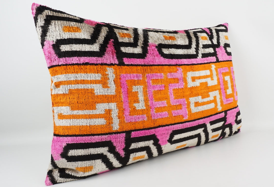 Silk/Velvet Kissenhülle 40x60cm Geometrisches Mid-Century-Muster pink-black-orange-offwhite
