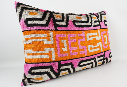 Silk/Velvet Kissenhülle 40x60cm Geometrisches Mid-Century-Muster pink-black-orange-offwhite