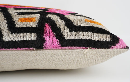 Silk/Velvet Kissenhülle 40x60cm Geometrisches Mid-Century-Muster pink-black-orange-offwhite