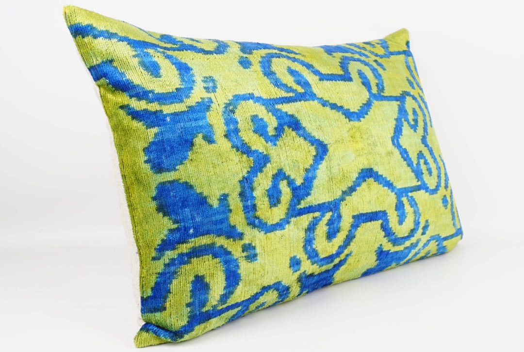 Silk/Velvet Kissenhülle 40x60cm Ornamental-florales Muster limegrün-strongblue