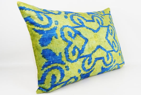 Silk/Velvet Kissenhülle 40x60cm Ornamental-florales Muster limegrün-strongblue