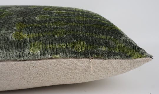 Silk/Velvet Kissenhülle 40x60cm grafisch-abstrakte Linien moosgrün-olive