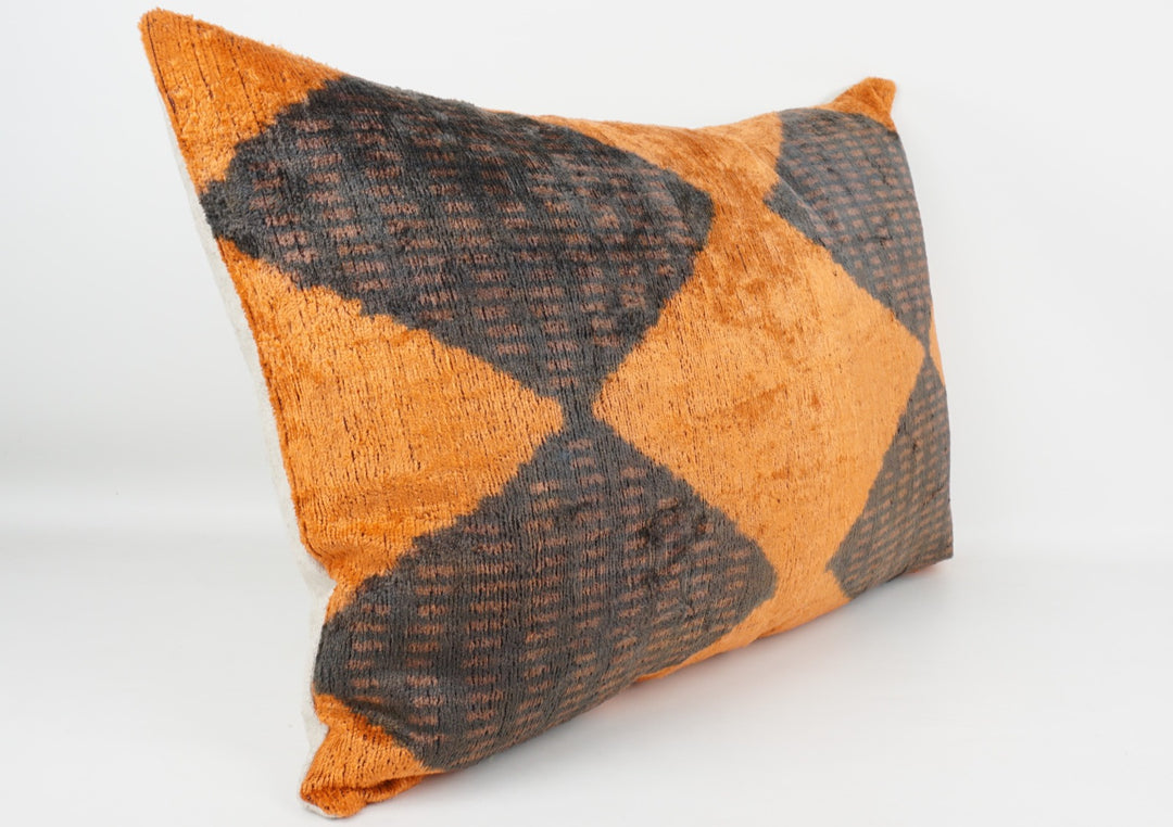 Silk/Velvet Kissenhülle 40x60cm geometrisches Rautenmuster orange-ocker-anthrazite