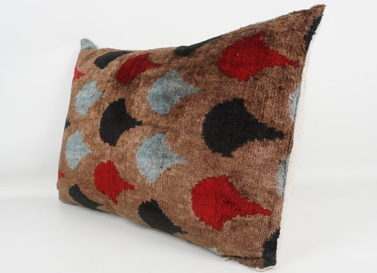 Silk/Velvet Kissenhülle 40x60cm abstrakt-geometrisches Muster braun-rot-blau-schwarz
